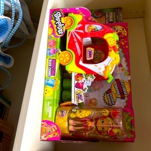 Shopkins smoothie truck combo set.